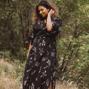 The Posie Sketch Button Dress in Black - Large